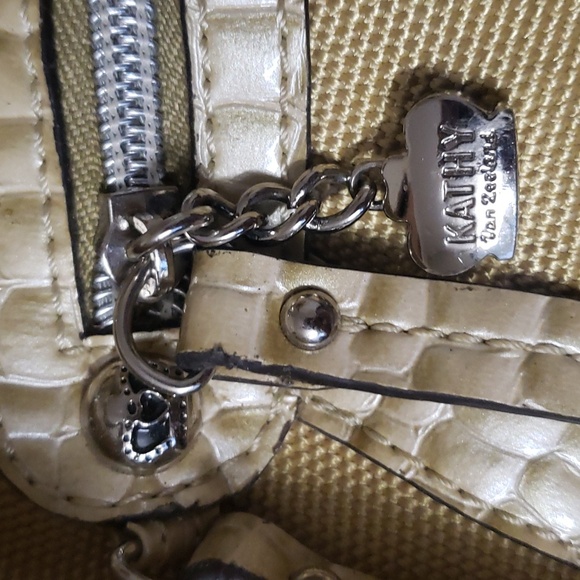 Kathy Van Zeeland Taupe Creamy Shoulder Bag Purse Crown Charm Satchel - Picture 10 of 17